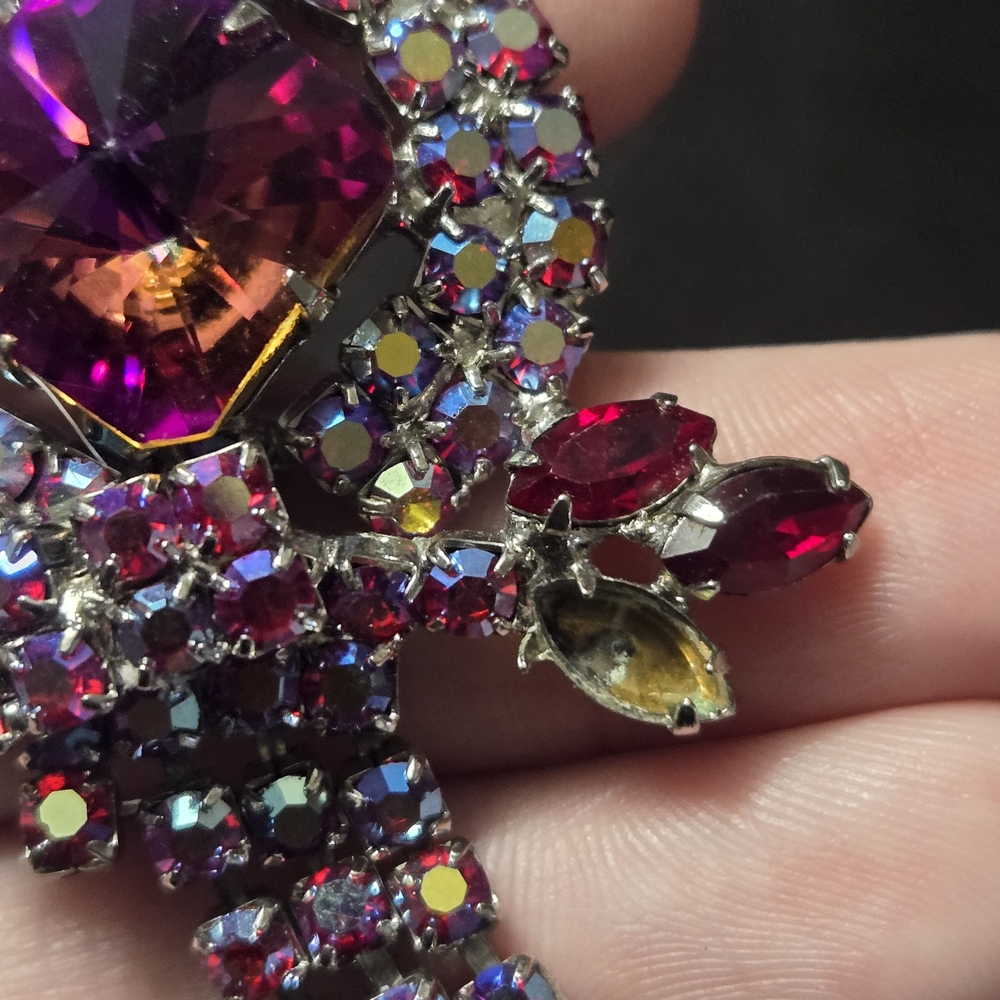 Vintage fuchsia and aurora borealis rhinestone bracelet - Picture 2 of 8